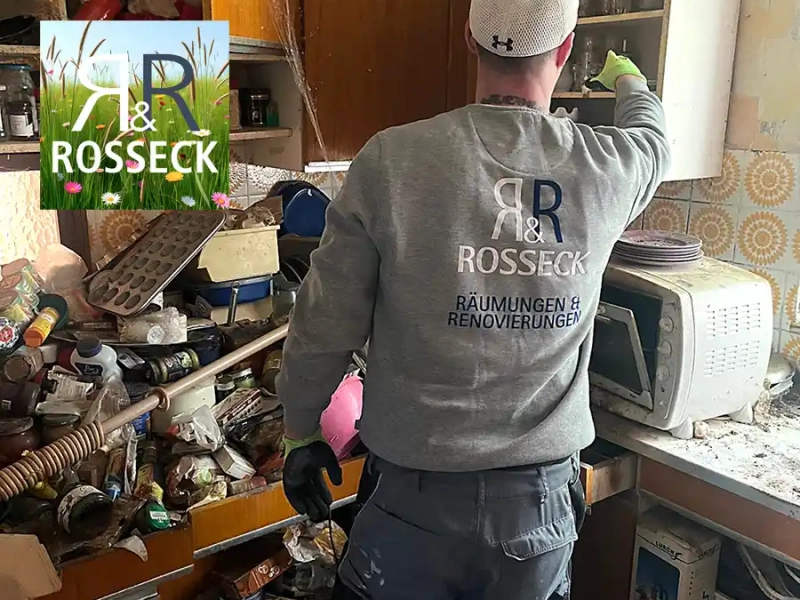 Arbeiter bei der Entrümpelung einer Wohnung in Nürnberg